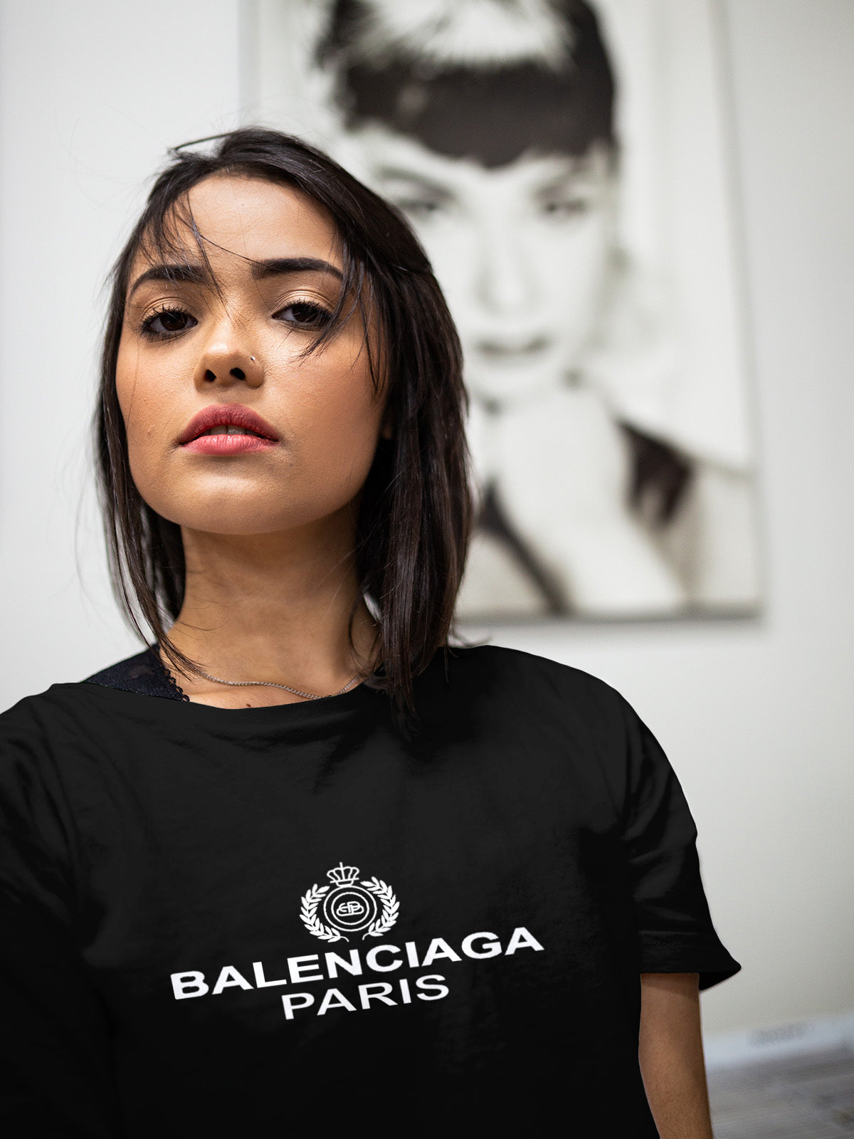 Дамска тениска Balenciaga Paris
Дамска тениска с обло деколте и свободна кройка. Тениската е изключително мека и осигурява максимален комфорт през летните дни.Тениската е изработена 100% памук
BGN 24.90