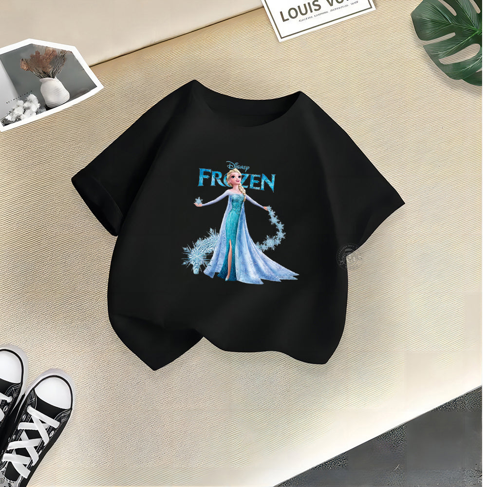 Детска тениска Elza - SatModa. https://satmoda.com/products/детска-тениска-elza Детска тениска със забавен принт за всяко малко приключение. Мека и дишаща, за комфорт през целия ден.