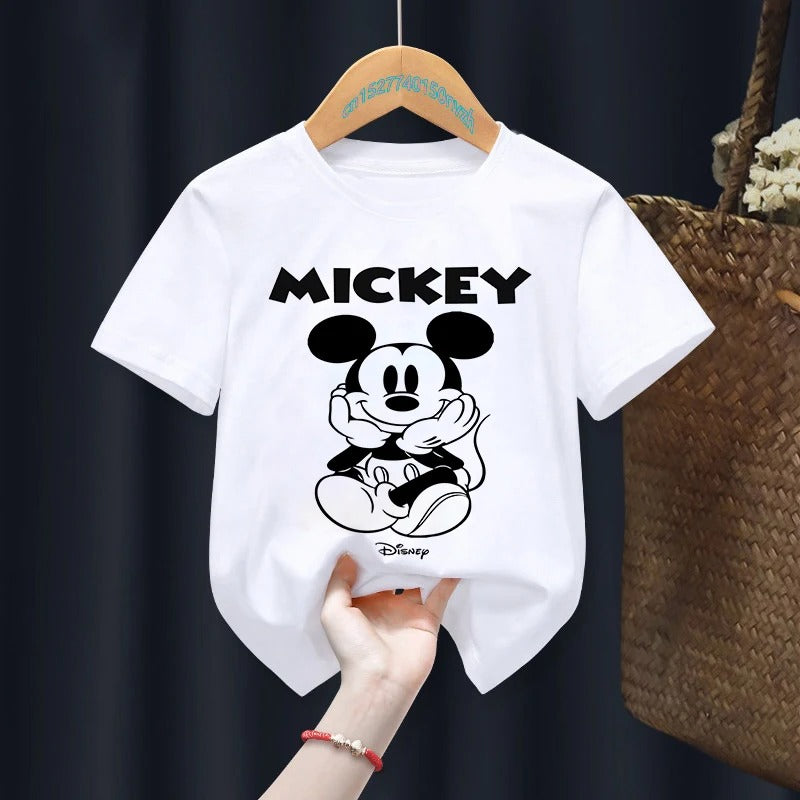 Детска тениска Mickey Sitting - SatModa. https://satmoda.com/products/детска-тениска-mickey-sitting Детска тениска със забавен принт за всяко малко приключение. Мека и дишаща, за комфорт през целия ден.