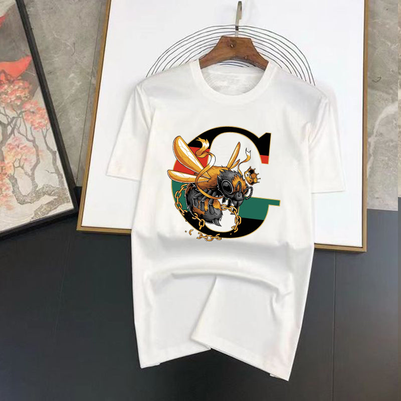 Мъжка тениска G Bee - SatModa https://satmoda.com/products/мъжка-тениска-g-bee Модерна мъжка тениска с обло деколте и свободна кройка. Материята на тениската е изключително мека и осигурява максимален комфорт през летните дни. Съчетава се
