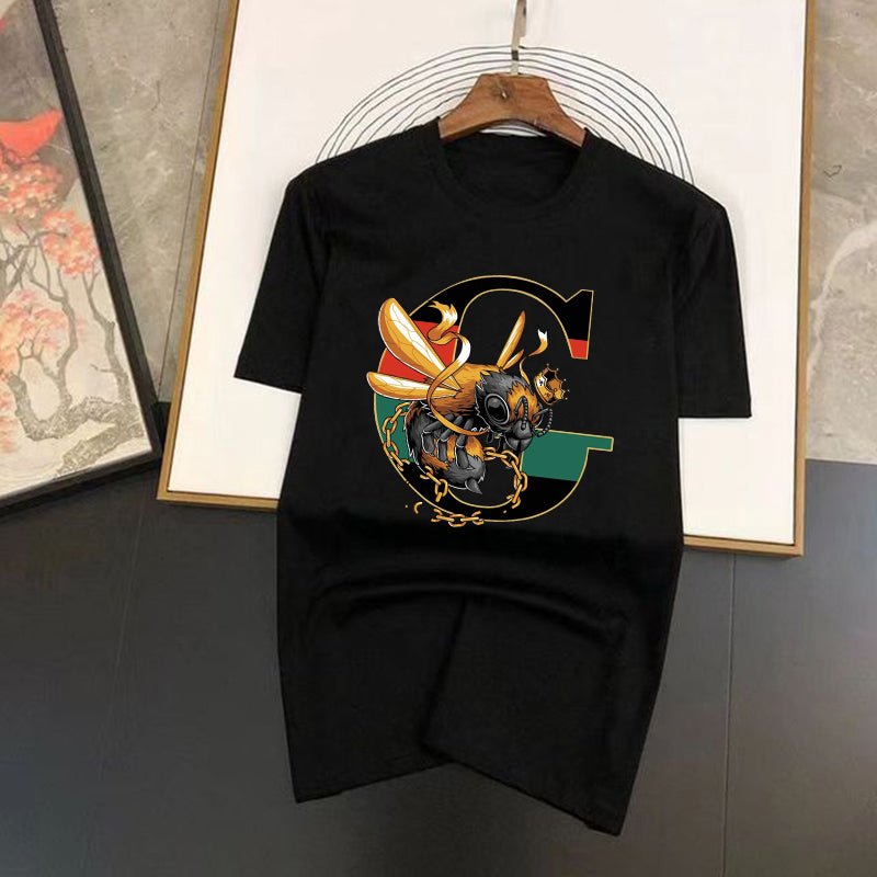 Мъжка тениска G Bee - SatModa https://satmoda.com/products/мъжка-тениска-g-bee Модерна мъжка тениска с обло деколте и свободна кройка. Материята на тениската е изключително мека и осигурява максимален комфорт през летните дни. Съчетава се