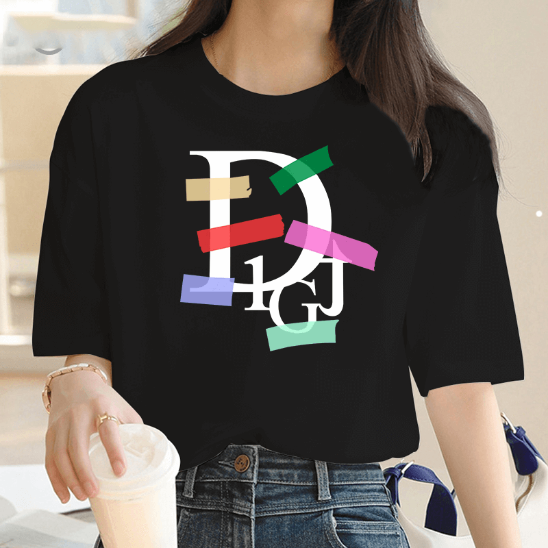 Дамска тениска DIGT - SatModa. https://satmoda.com/products/дамска-тениска-digt Дамска тениска със стилен дизайн и висококачествени материали. Отличен избор за ежедневието и спорт. Подходяща за разнообразни поводи и комбинации.