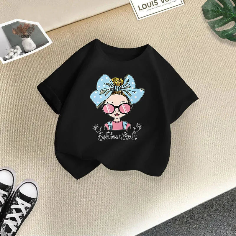 Детска тениска Summer girl https://satmoda.com/products/детска-тениска-summer-girl Детска тениска със забавен принт за всяко малко приключение. Мека и дишаща, за комфорт през целия ден.