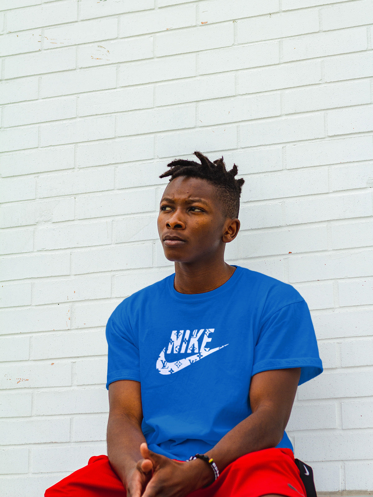 Мъжка тениска Nike L.V. / SatModa
Модерна мъжка тениска с обло деколте и свободна кройка. Материята на тениската е изключително мека и осигурява максимален комфорт през летните дни. Съчетава...
BGN 26.99