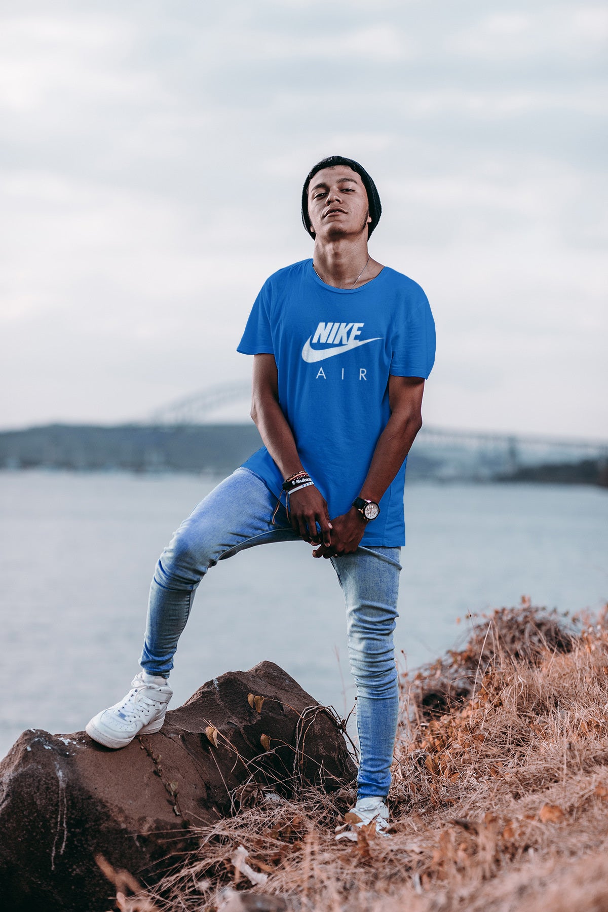 Мъжка тениска Nike Logo / SatModa
Модерна мъжка тениска с обло деколте и свободна кройка. Материята на тениската е изключително мека и осигурява максимален комфорт през летните дни. Съчетава...
BGN 26.99