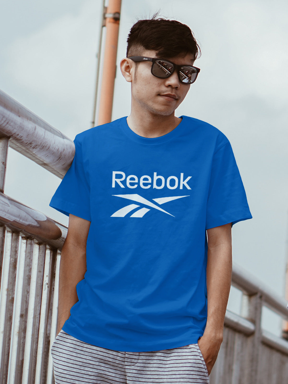 Мъжка тениска Reebok / SatModa
Модерна мъжка тениска с обло деколте и свободна кройка. Материята на тениската е изключително мека и осигурява максимален комфорт през летните дни. Съчетава...
BGN 26.99
