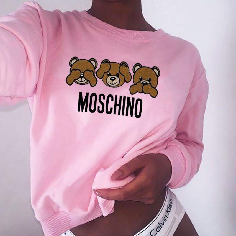 Дамска блуза Moschino bear dtg https://satmoda.com/products/дамска-блуза-moschino-bear-dtg Модерна дамска блуза с надписБлуза с обло деколте и свободна кройка. Материята на блузата е изключително мека и приятна. Осигурява максимален комфорт и топлина през зимните дни.100% памук