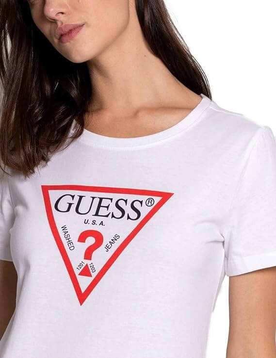 Бяла Дамска тениска Guess
Ефектна дамска тениска с обло деколте и свободна кройка. Осигурява максимален комфорт през летните дни.Съчетава се добре както с дънки, така и със спортен екип.
BGN 24.90