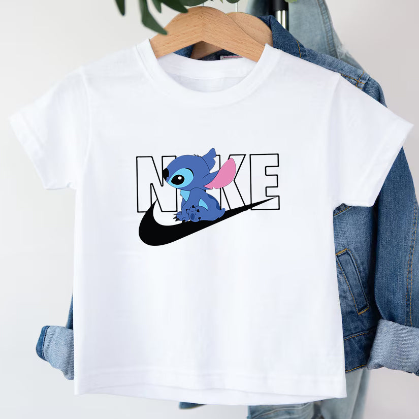 Детска тениска N*Stich Surf - SatModa https://satmoda.com/products/детска-тениска-n-stich-surf Детска тениска със забавен принт за всяко малко приключение. Мека и дишаща, за комфорт през целия ден.