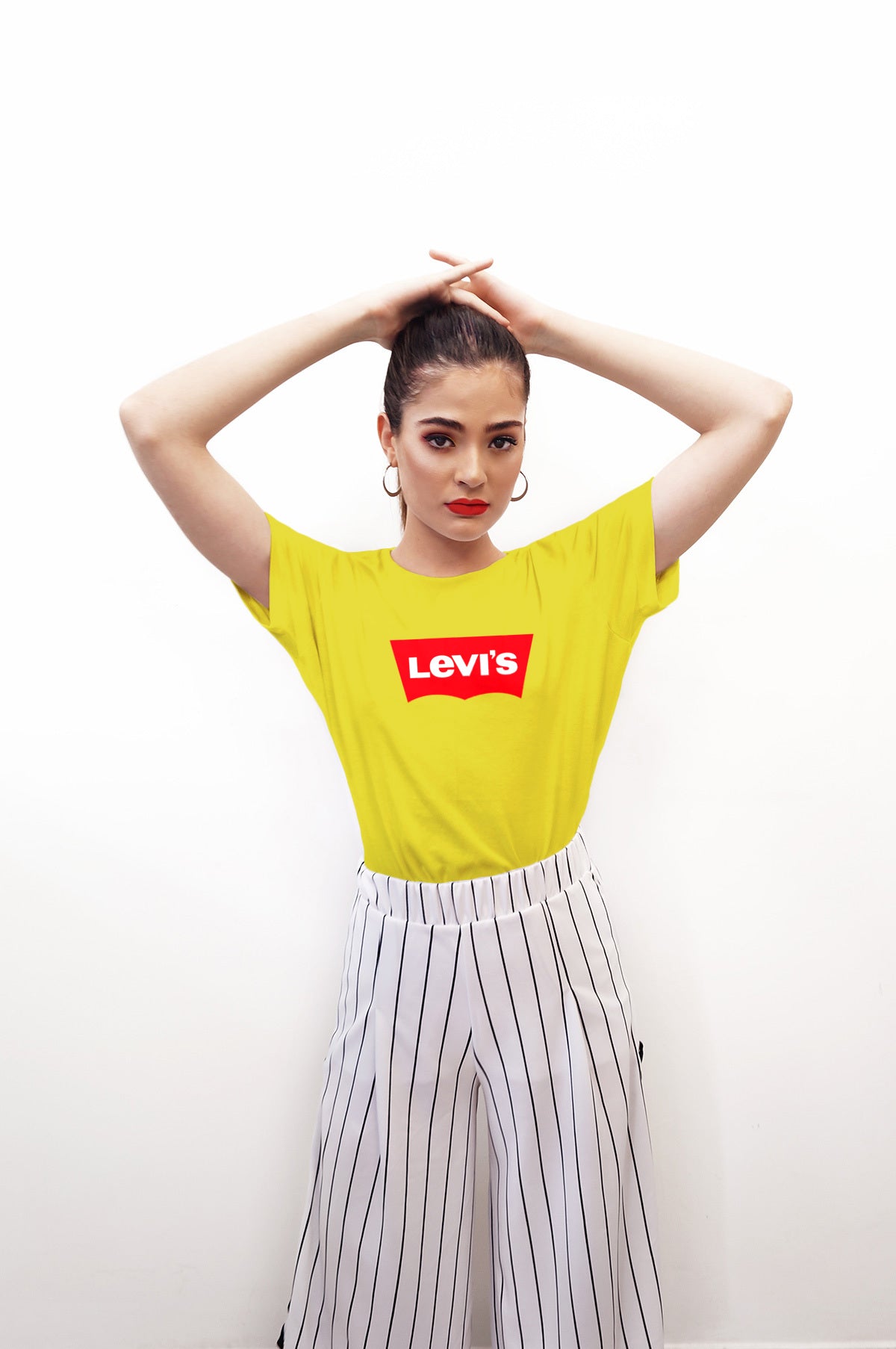 Дамска тениска Levi's/SatModa.
Дамска тениска със стилен дизайн и висококачествени материали. Отличен избор за ежедневието и спорт. Подходяща за разнообразни поводи и комбинации.
BGN 24.90