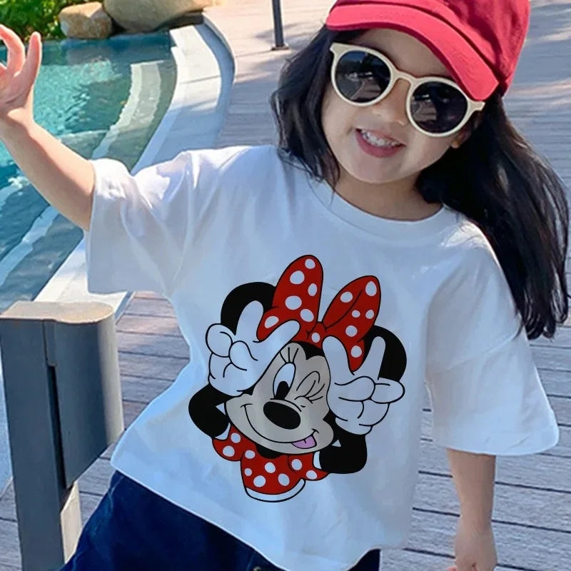 Детска тениска Minnie winks https://satmoda.com/products/детска-тениска-minnie-winks Детска тениска със забавен принт за всяко малко приключение. Мека и дишаща, за комфорт през целия ден.