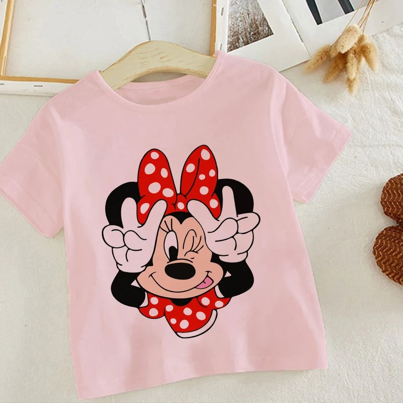 Детска тениска Minnie winks https://satmoda.com/products/детска-тениска-minnie-winks Детска тениска със забавен принт за всяко малко приключение. Мека и дишаща, за комфорт през целия ден.