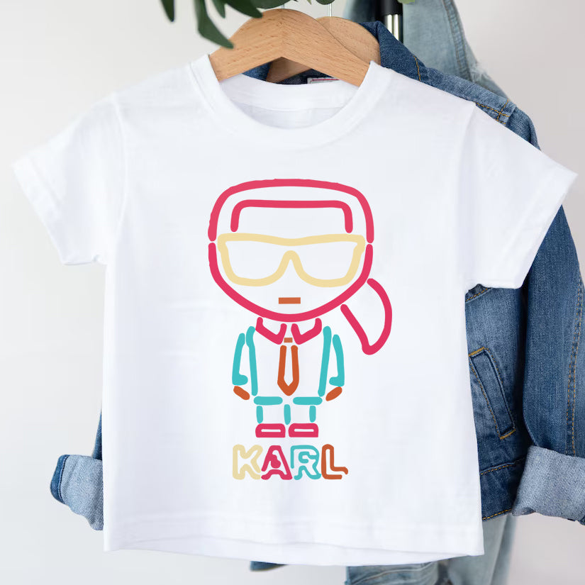 Детска тениска Karl Colorful - SatMod https://satmoda.com/products/детска-тениска-karl-colorful Детска тениска със забавен принт за всяко малко приключение. Мека и дишаща, за комфорт през целия ден.
