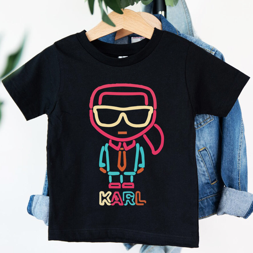 Детска тениска Karl Colorful - SatMod https://satmoda.com/products/детска-тениска-karl-colorful Детска тениска със забавен принт за всяко малко приключение. Мека и дишаща, за комфорт през целия ден.