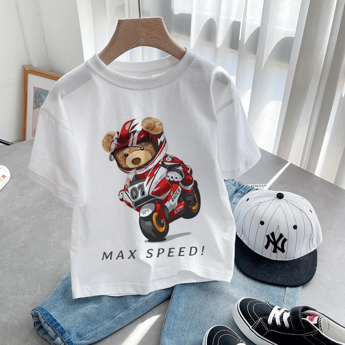 Детска тениска Max Speed - SatModa https://satmoda.com/products/детска-тениска-max-speed Детска тениска със забавен принт за всяко малко приключение. Мека и дишаща, за комфорт през целия ден.
