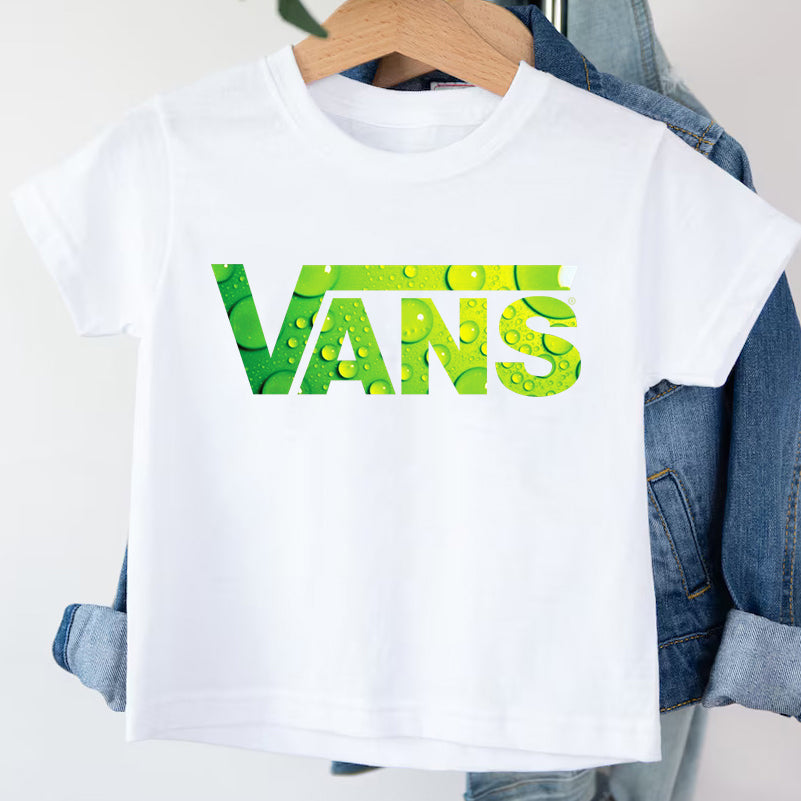 SatModa SatModa https://satmoda.com › products › детска-тениска-vans Детска тениска Vans / SatModa. Детска тениска със забавен принт за всяко малко приключение. Мека и дишаща, за комфорт през целия ден. BGN 23.60