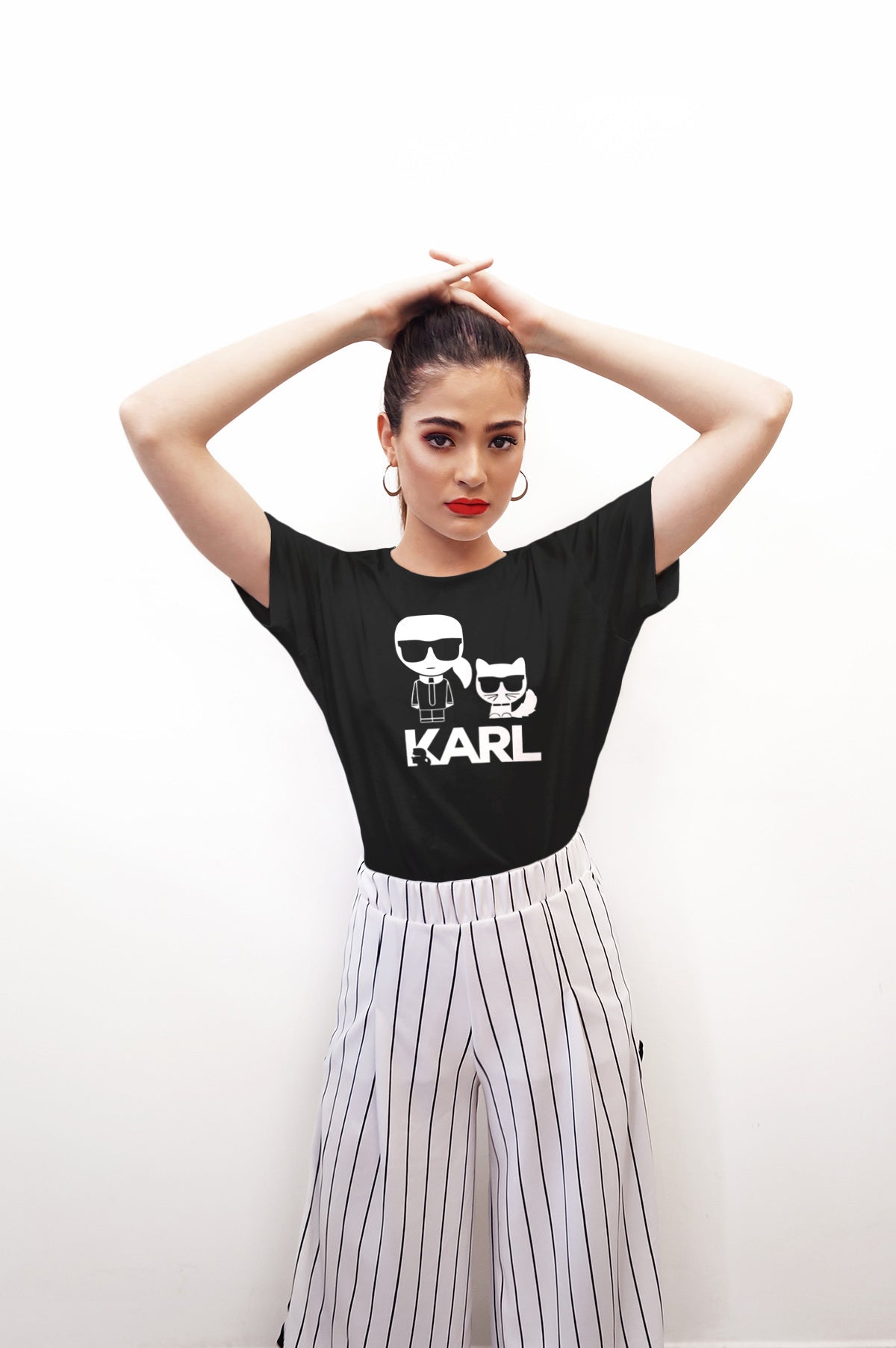 Дамска тениска Karl&cat
Ефектна дамска тениска с щампа Материя: 100% памук Съчетава се добре както с дънки, така и със спортен екип Препоръчителна температура за пране 30°
BGN 24.90