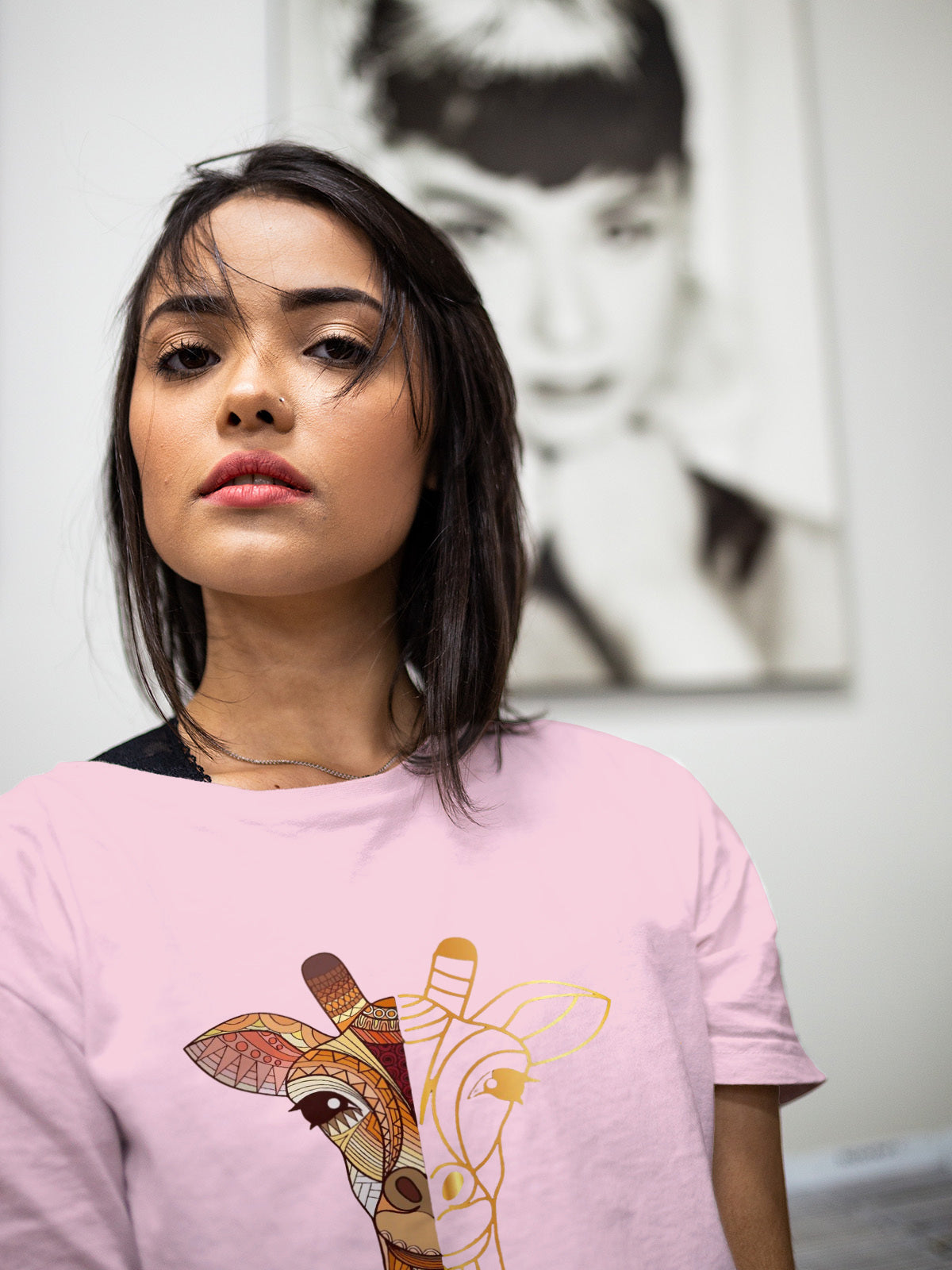 Дамска тениска Giraffe
Дамска тениска със стилен дизайн и висококачествени материали. Отличен избор за ежедневието и спорт. Подходяща за разнообразни поводи и комбинации.
BGN 24.90