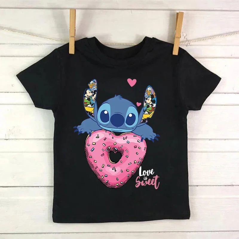 Детска тениска Love is sweet https://satmoda.com/products/детска-тениска-love-is-sweet Детска тениска със забавен принт за всяко малко приключение. Мека и дишаща, за комфорт през целия ден.