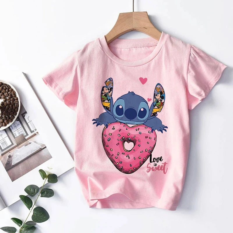 Детска тениска Love is sweet https://satmoda.com/products/детска-тениска-love-is-sweet Детска тениска със забавен принт за всяко малко приключение. Мека и дишаща, за комфорт през целия ден.