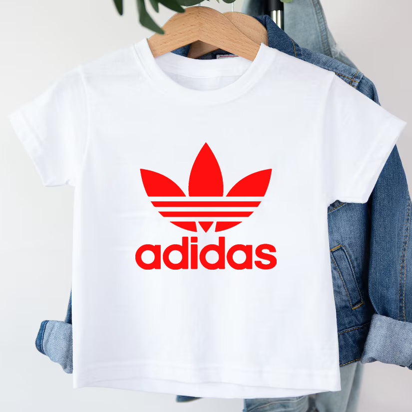 Детска тениска Adidas Red Logo - SatMod https://satmoda.com/products/детска-тениска-adidas-red-logo Детска тениска със забавен принт за всяко малко приключение. Мека и дишаща, за комфорт през целия ден.