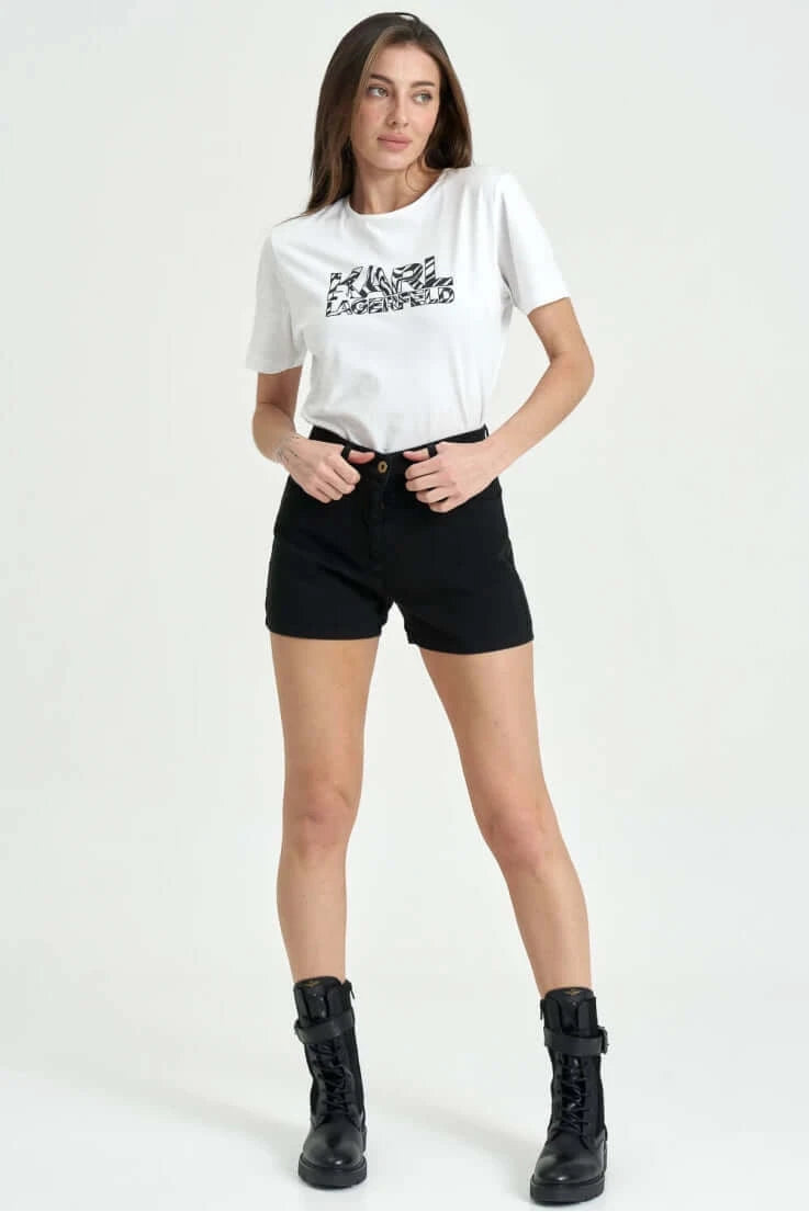 Дамска тениска Karl Zebra Black&White https://satmoda.com/products/дамска-тениска-karl-zebra Ефектна дамска тениска с обло деколте и свободна кройка. Осигурява максимален комфорт през летните дни.Съчетава се добре както с дънки, така и със спортен екип.