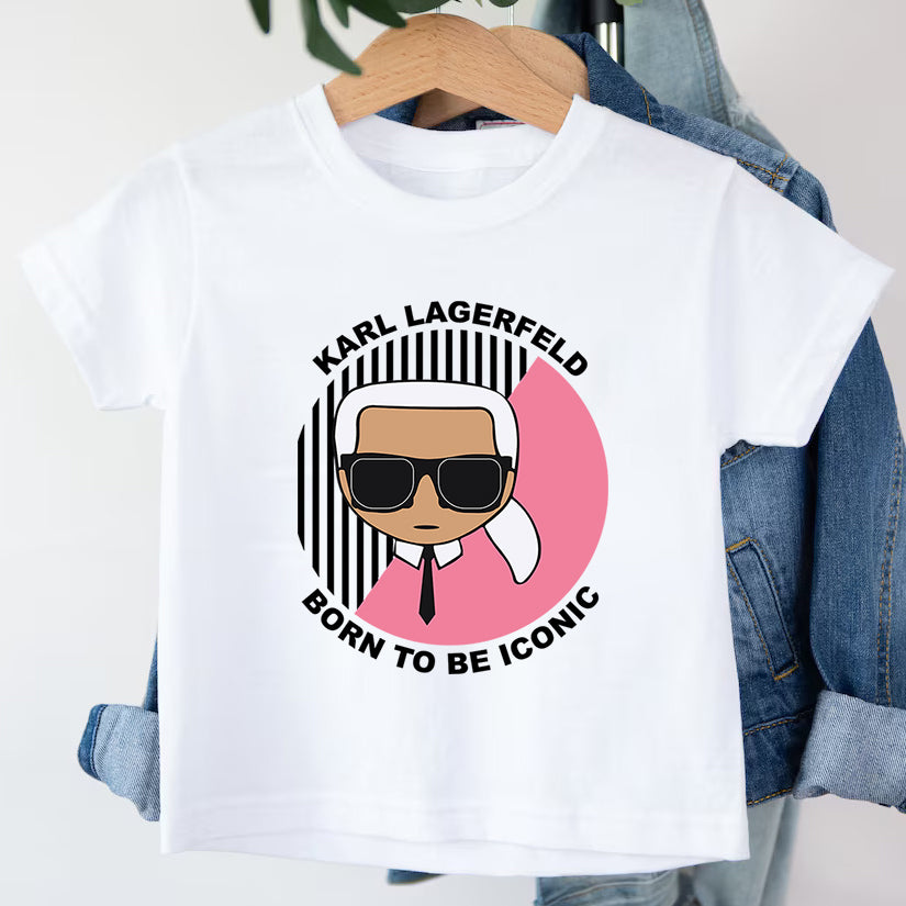 Детска тениска Karl Iconic - SatModa https://satmoda.com/products/детска-тениска-karl-iconic Детска тениска със забавен принт за всяко малко приключение. Мека и дишаща, за комфорт през целия ден.