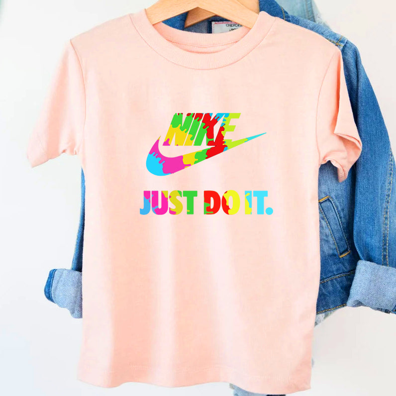 SatModa SatModa https://satmoda.com › products › детска-тениска-colorful-nike Детска тениска Colorful Nike / SatModa Детска тениска със забавен принт за всяко малко приключение. Мека и дишаща, за комфорт през целия ден. BGN 23.60