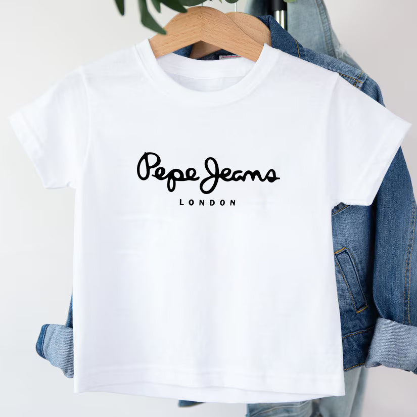Детска тениска Pepe - SatModa. https://satmoda.com/products/детска-тениска-pepe Детска тениска със забавен принт за всяко малко приключение. Мека и дишаща, за комфорт през целия ден.