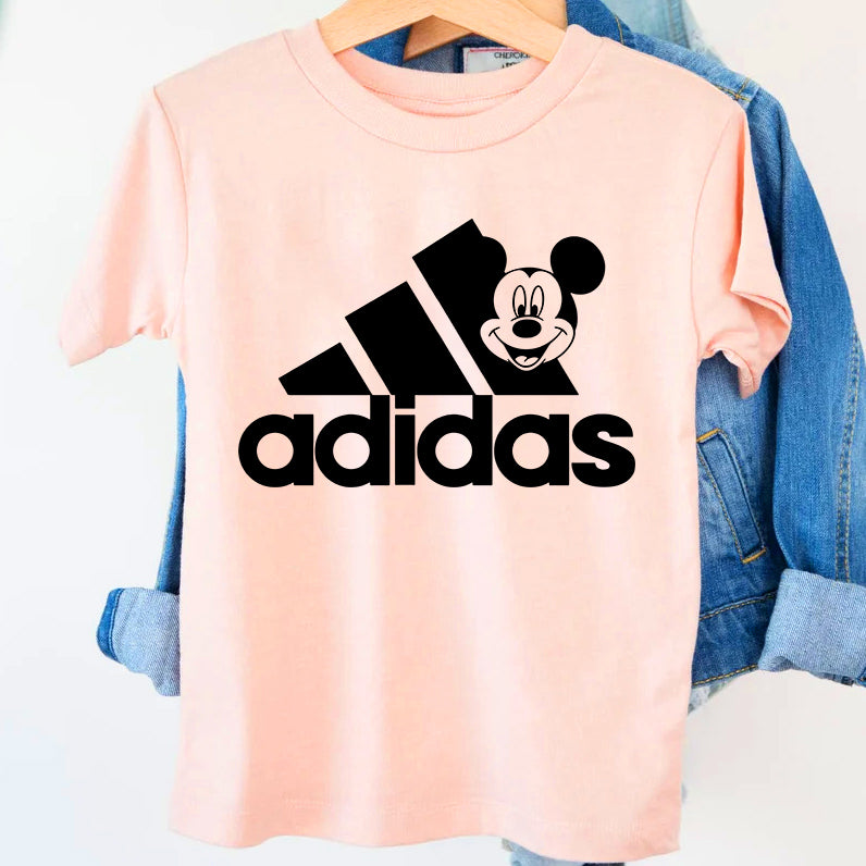 SatModa SatModa https://satmoda.com › products › детска-тениска-adidas-mickey Детска тениска Adidas Mickey / SatModa Детска тениска със забавен принт за всяко малко приключение. Мека и дишаща, за комфорт през целия ден. BGN 23.60