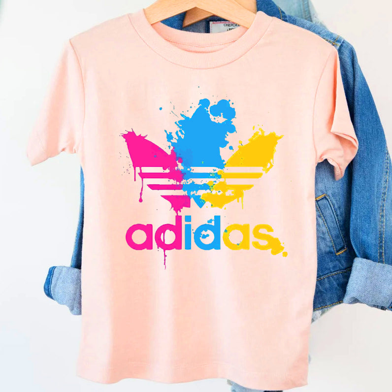 SatModa SatModa https://satmoda.com › products › детска-тениска-adidas-spot Детска тениска Adidas Spot - SatModa Детска тениска със забавен принт за всяко малко приключение. Мека и дишаща, за комфорт през целия ден. BGN 23.60