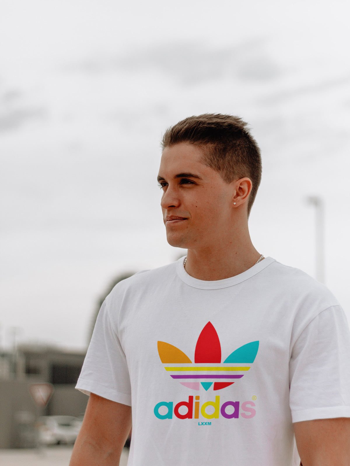 Мъжка тениска Adidas Color/SatModa
Модерна мъжка тениска с обло деколте и свободна кройка. Материята на тениската е изключително мека и осигурява максимален комфорт през летните дни. Съчетава...