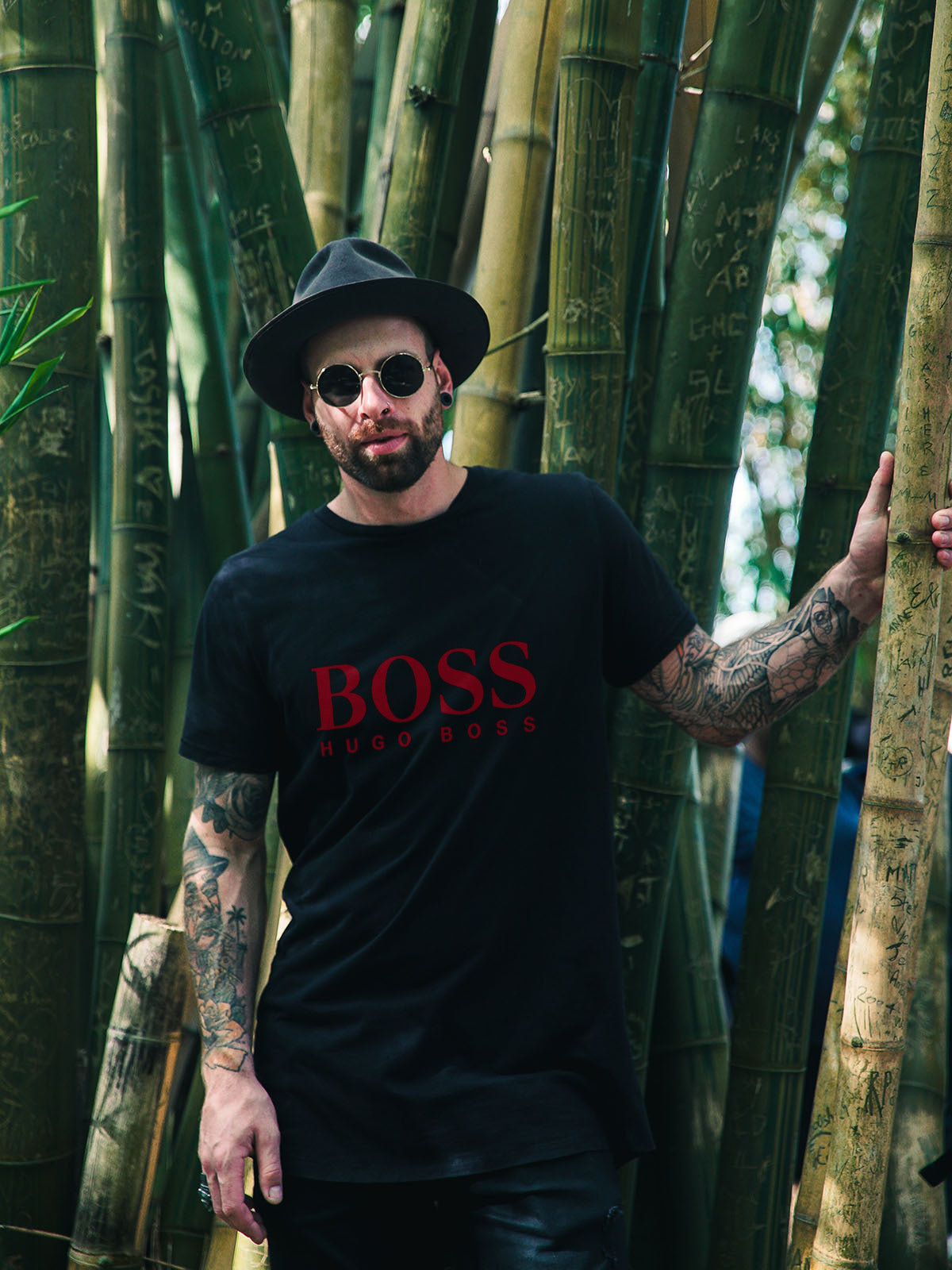 Мъжка тениска Red logo boss
Модерна мъжка тениска с надпис. Съчетава се добре както с дънки, така и със спортен екип.Материя: 100% памукПроизход: БългарияПрепоръчителна температура за пран…
BGN 20.99