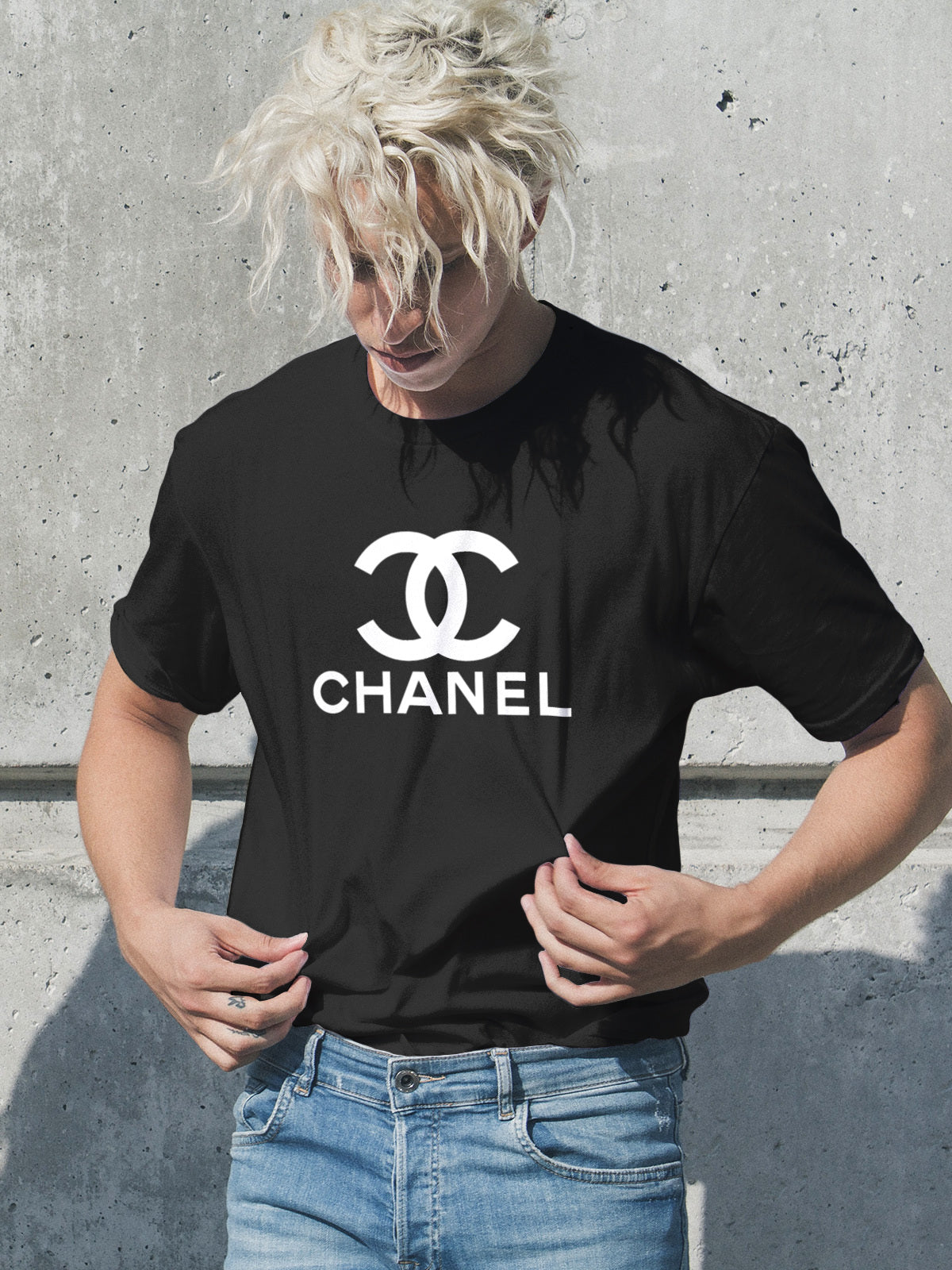 Мъжка тениска Chanel / SatModa
Модерна мъжка тениска с обло деколте и свободна кройка. Материята на тениската е изключително мека и осигурява максимален комфорт през летните дни. Съчетава...