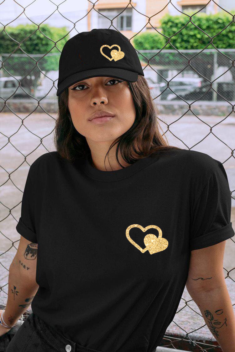 Дамска тениска Gold Heart SatModa https://satmoda.com/products/дамска-тениска-gold-heart Дамска Тениска с обло деколте и свободна кройка. Материята на тениската е изключително мека и приятна и осигурява максимален комфорт през летните дни. 100% памук