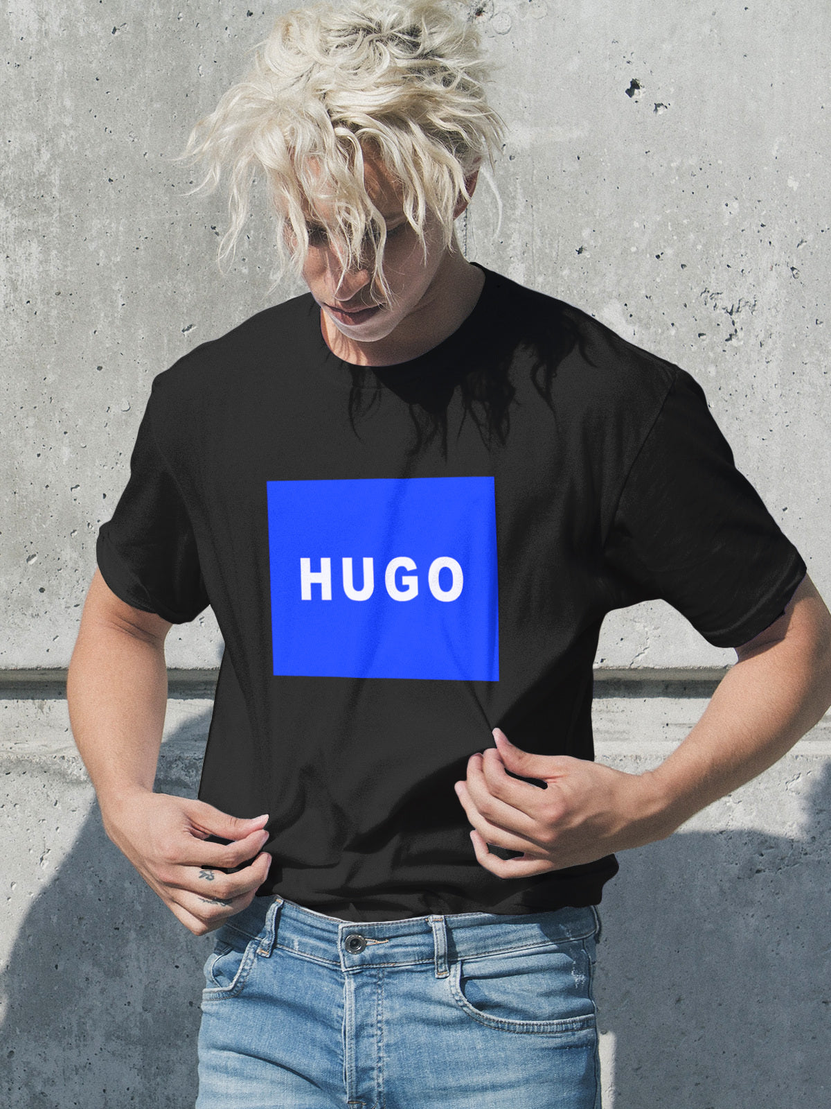 Мъжка тениска Hugo Logo Blue .
Модерна мъжка тениска с обло деколте и свободна кройка. Материята на тениската е изключително мека и осигурява максимален комфорт през летните дни. Съчетава...