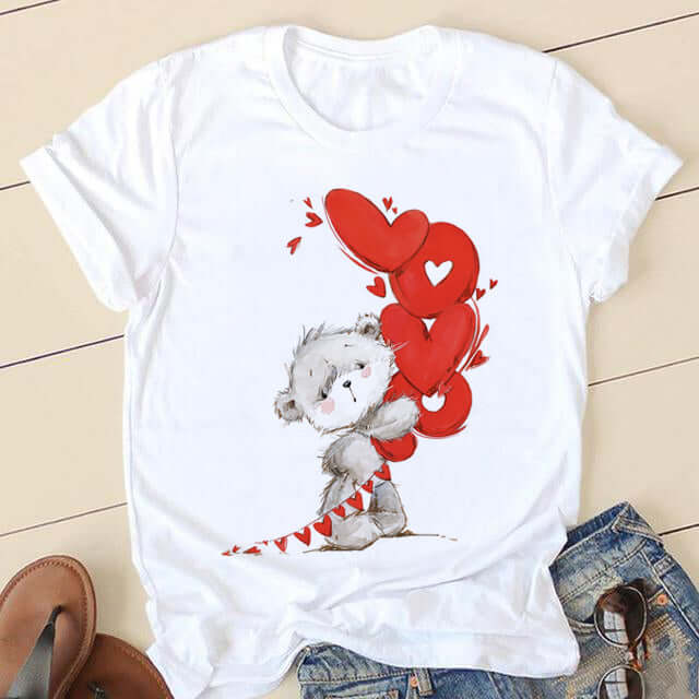 Дамска тениска Sweet Bear - SatModa https://satmoda.com/products/дамска-тениска-sweet-bear Ефектна дамска тениска с обло деколте и свободна кройка. Осигурява максимален комфорт през летните дни.Съчетава се добре както с дънки, така и със спортен екип.