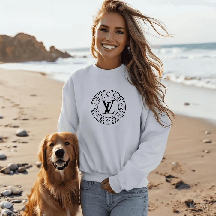 SatModa
SatModa
https://satmoda.com › products › дамска-блуза-l-v-logo
Дамска блуза L.V. Logo / SatModa
Ватирана блуза с обло деколте и свободна кройка. Материята на блузата е изключително мека и приятна. Осигурява максимален комфорт и топлина през зимните дни.
BGN 37.00