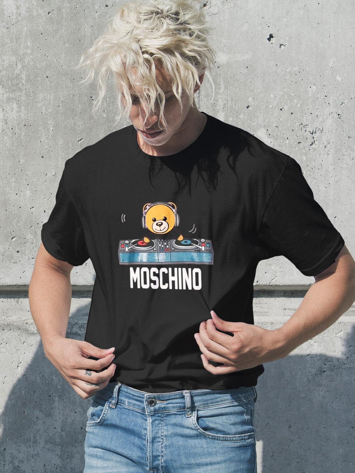 Мъжка тениска Moohino Bear / SatModa
Модерна мъжка тениска с обло деколте и свободна кройка. Материята на тениската е изключително мека и осигурява максимален комфорт през летните дни. Съчетава...