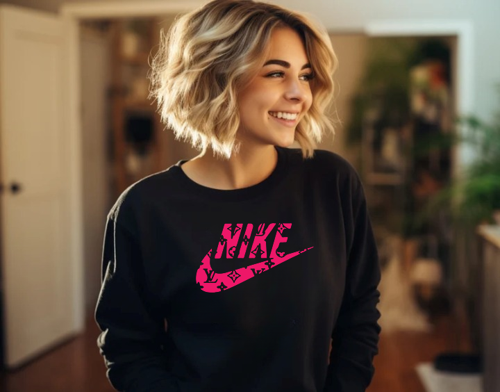 SatModa
SatModa
https://satmoda.com › products › дамска-блуза-nike-l-v
Дамска блуза Nike L.V. / SatModa
Ватирана блуза с обло деколте и свободна кройка. Материята на блузата е изключително мека и приятна. Осигурява максимален комфорт и топлина през зимните дни.
BGN 37.00