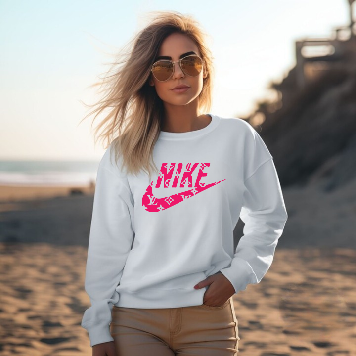 SatModa
SatModa
https://satmoda.com › products › дамска-блуза-nike-l-v
Дамска блуза Nike L.V. / SatModa
Ватирана блуза с обло деколте и свободна кройка. Материята на блузата е изключително мека и приятна. Осигурява максимален комфорт и топлина през зимните дни.
BGN 37.00