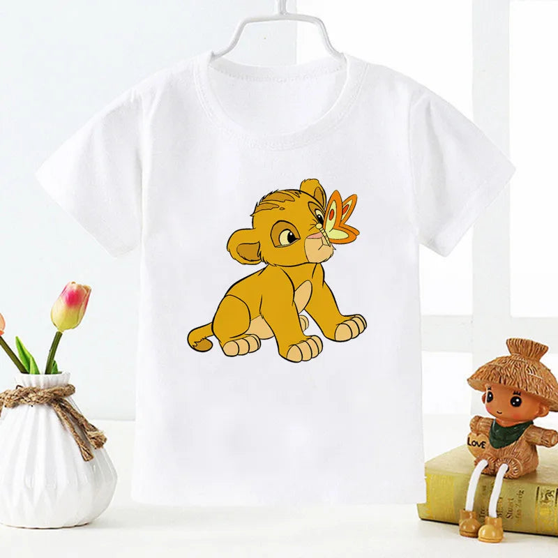 Детска тениска Simba butterfly https://satmoda.com/products/simba-butterfly Детска тениска със забавен принт за всяко малко приключение. Мека и дишаща, за комфорт през целия ден.