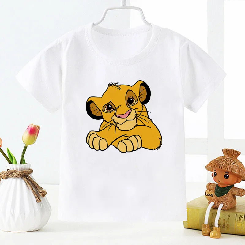 Детска тениска Hakuna Matata Simba https://satmoda.com/products/детска-тениска-hakuna-matata-simba Детска тениска със забавен принт за всяко малко приключение. Мека и дишаща, за комфорт през целия ден.