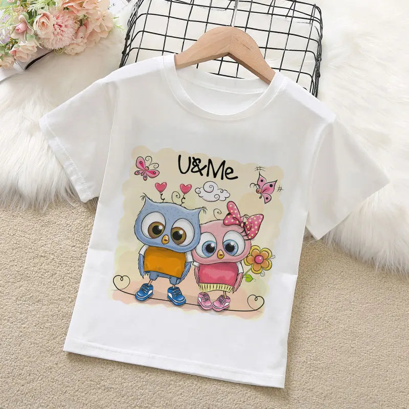 Детска тениска U&Me - SatModa. https://satmoda.com/products/детска-тениска-u-me Детска тениска със забавен принт за всяко малко приключение. Мека и дишаща, за комфорт през целия ден.
