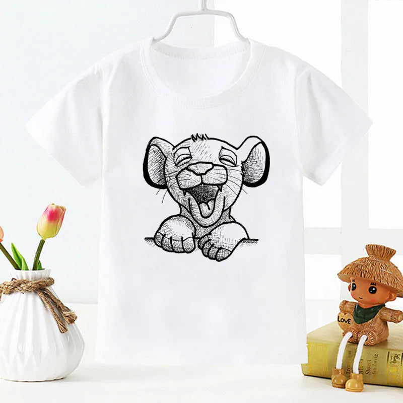 Детска тениска Cute Leo - SatModa https://satmoda.com/products/детска-тениска-cute-leo Детска тениска със забавен принт за всяко малко приключение. Мека и дишаща, за комфорт през целия ден.