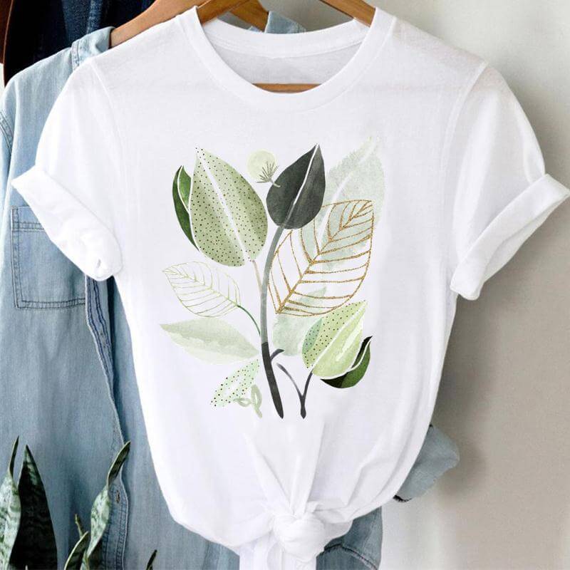 Дамска тениска Leaves - SatModa https://satmoda.com/products/дамска-тениска-leaves Ефектна дамска тениска с обло деколте и свободна кройка. Осигурява максимален комфорт през летните дни.Съчетава се добре както с дънки, така и със спортен екип.