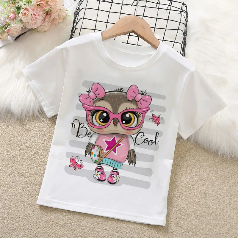 Детска тениска Be Cool - SatModa https://satmoda.com/products/детска-тениска-be-cool Детска тениска със забавен принт за всяко малко приключение. Мека и дишаща, за комфорт през целия ден.
