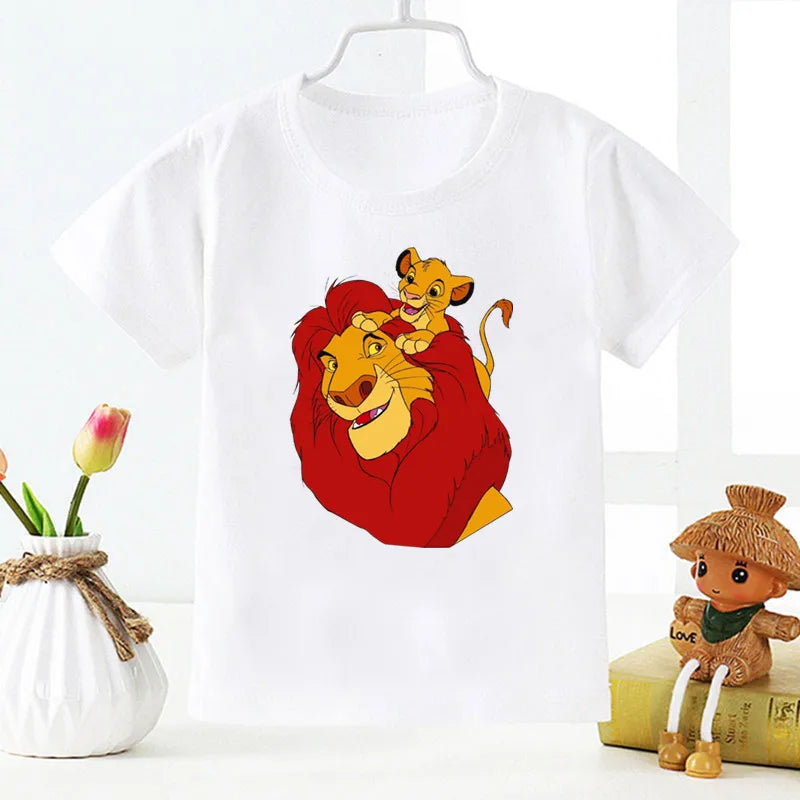 Детска тениска Lion Game - SatModa https://satmoda.com/products/детска-тениска-lion-game Детска тениска със забавен принт за всяко малко приключение. Мека и дишаща, за комфорт през целия ден.