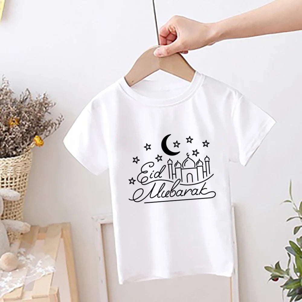Детска тениска Eid Mubarak - SatModa https://satmoda.com/products/детска-тениска-eid-mubarak Детска тениска със забавен принт за всяко малко приключение. Мека и дишаща, за комфорт през целия ден.