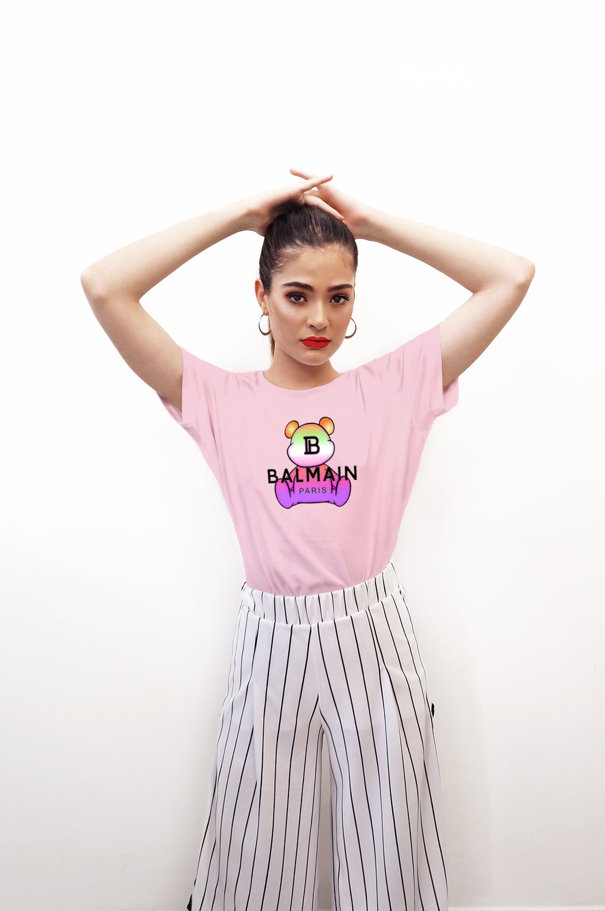 Дамска тениска Balmain Bear
Дамска тениска със стилен дизайн и висококачествени материали. Отличен избор за ежедневието и спорт. Подходяща за разнообразни поводи и комбинации.
BGN 24.90